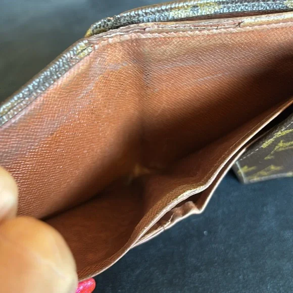 Louis Vuitton Monogram Vintage Wallet - Picture 10 of 16